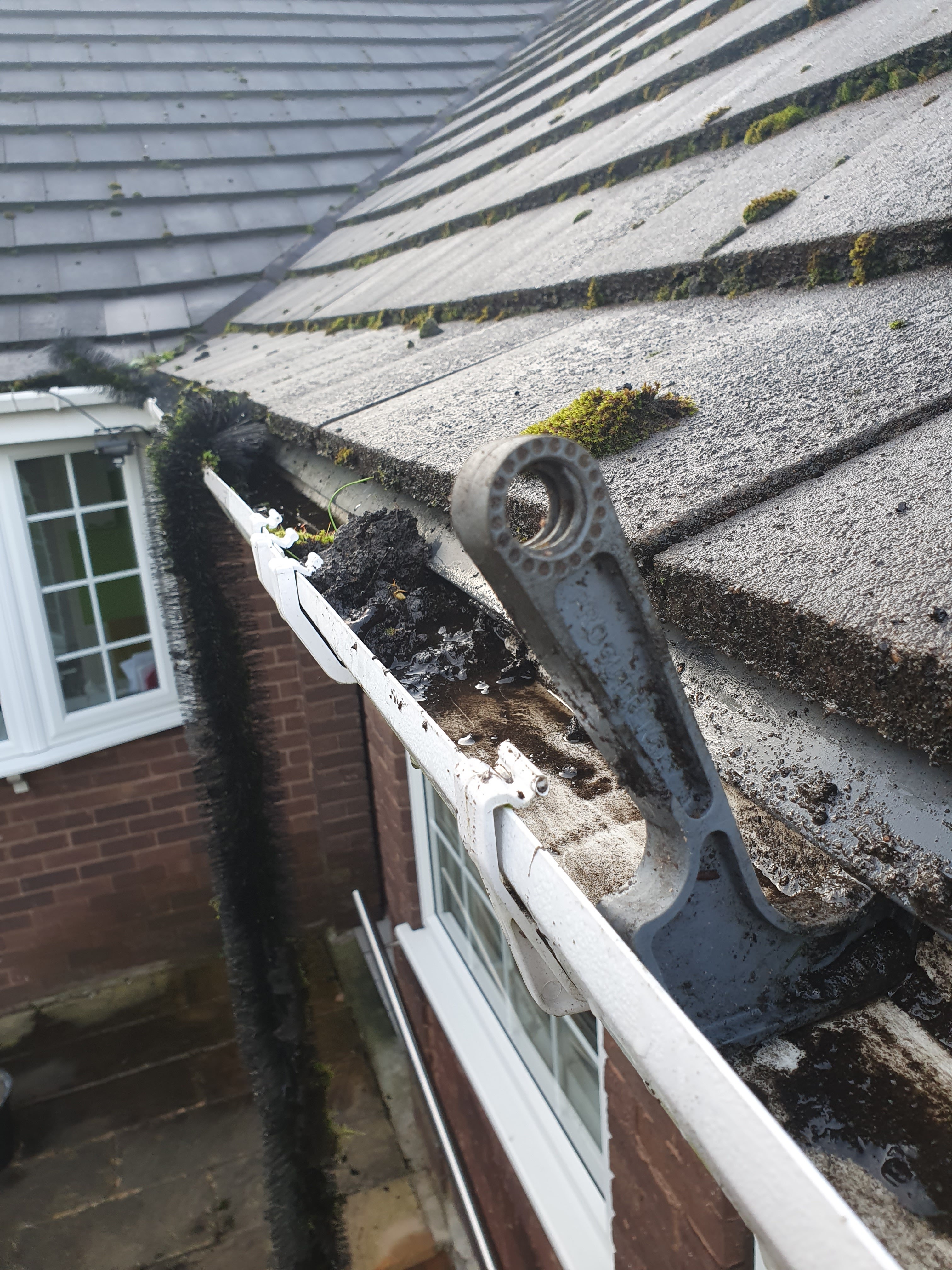 Gutter clearing