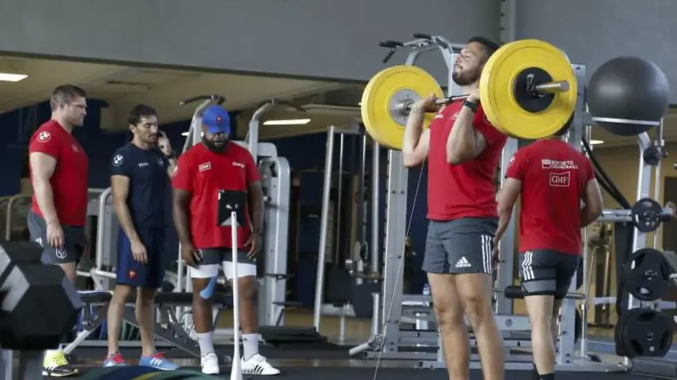 L'équipe de france de rugby qui fait de l'haltérophilie