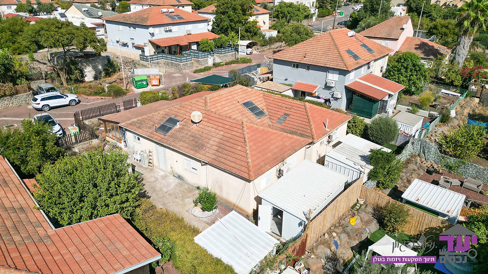 תמונה ממוזערת: למכירה בקצרין  דו משפחתי 5 חד' / רח' יבניאל , גדול ומרווח מפלס אחד