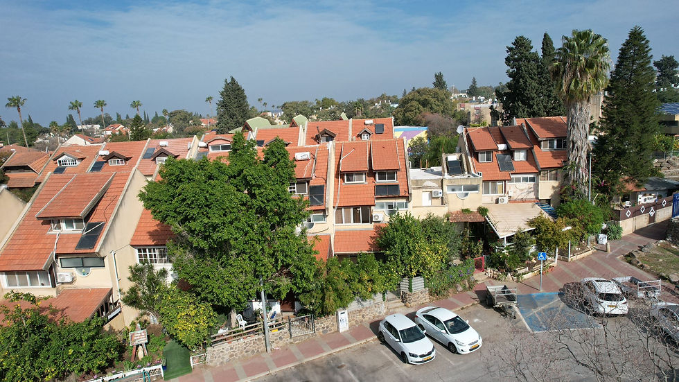 תמונה ממוזערת: למכירה בקצרין , בשכונת גמלא , קוטג' טורי פינתי  צמוד קרקע 6 חד