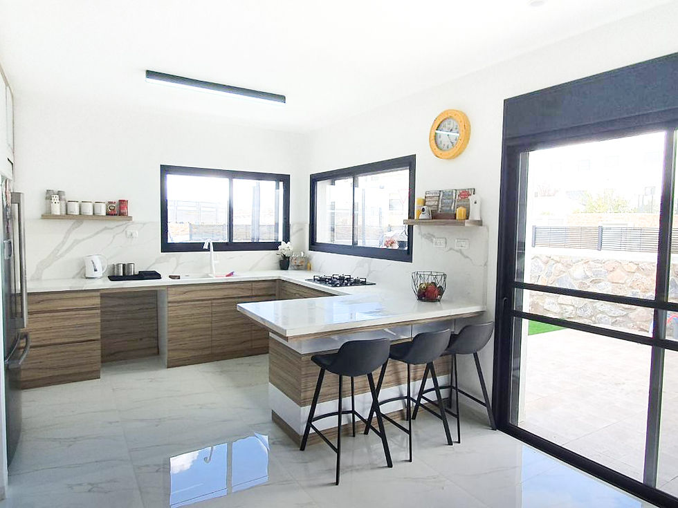 תמונה ממוזערת: בשכונת רובע חן בקצרין , דו משפחתי 7 חדרים -הכוללת יחידת דיור גדולה ומפנקת