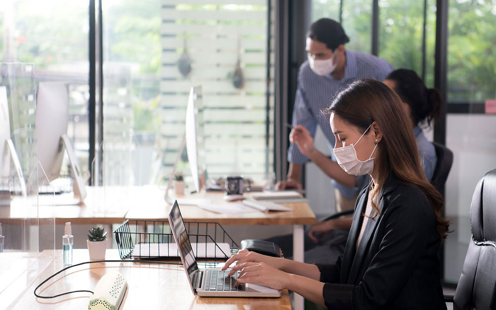 AkariAir_woman_office.jpg