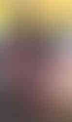 Deux filles sont prêtes pour l'école avec leurs cartables