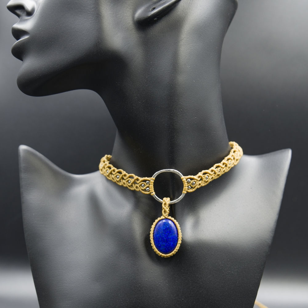 ΜΑΚΡΑΜΕ ΤΣΟΚΕΡ ΤΑΜΠΑ ΜΕ ΛΑΠΙΣ ΛΑΖΟΥΛΙ