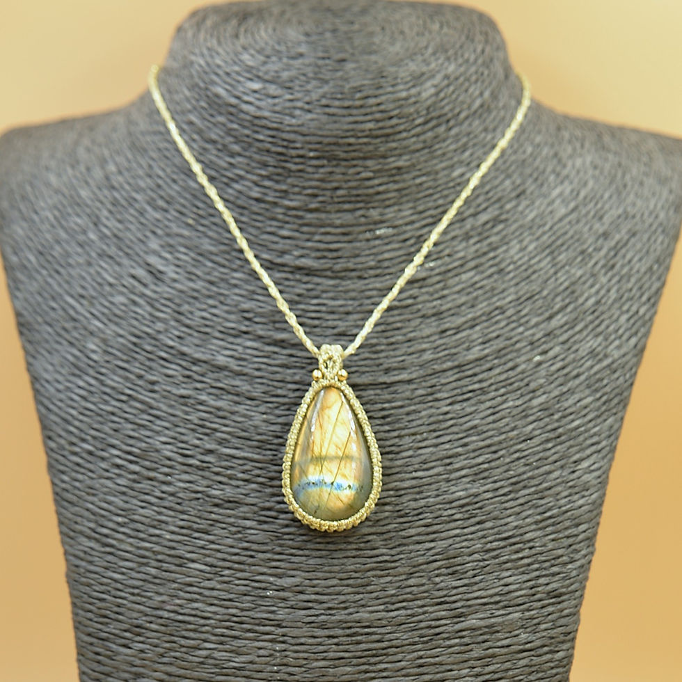 ΜΑΚΡΑΜΕ ΚΟΛΙΕ ΜΕ ΛΑΜΠΡΑΝΤΟΡΙΤΗ