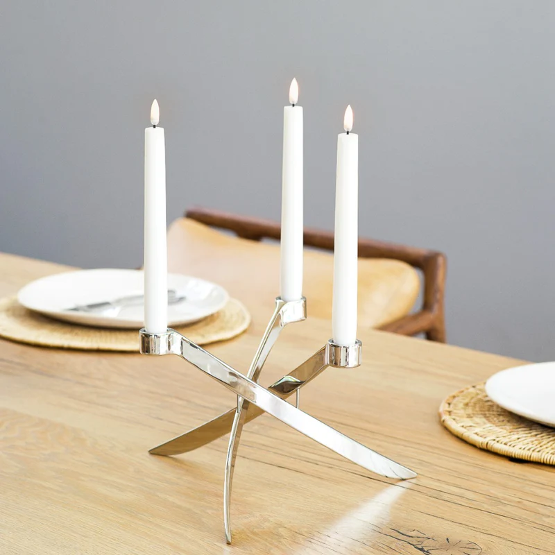 ULTANW02325_Amiramour_Uyuni_Led_Taper_Candles_White_3_800x.webp