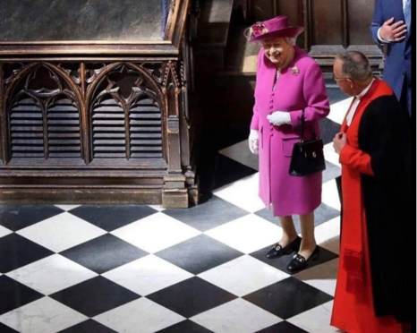 The King vs The Queen: A Chess Perspective
