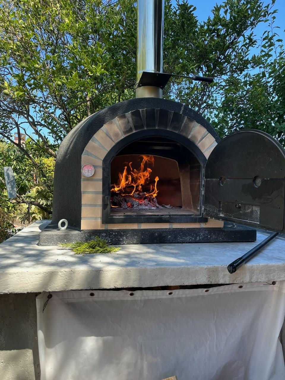 Miniatura: MISSION BLACK 44 OUTDOOR  PIZZA AND GRILL WOOD FIRE OVEN