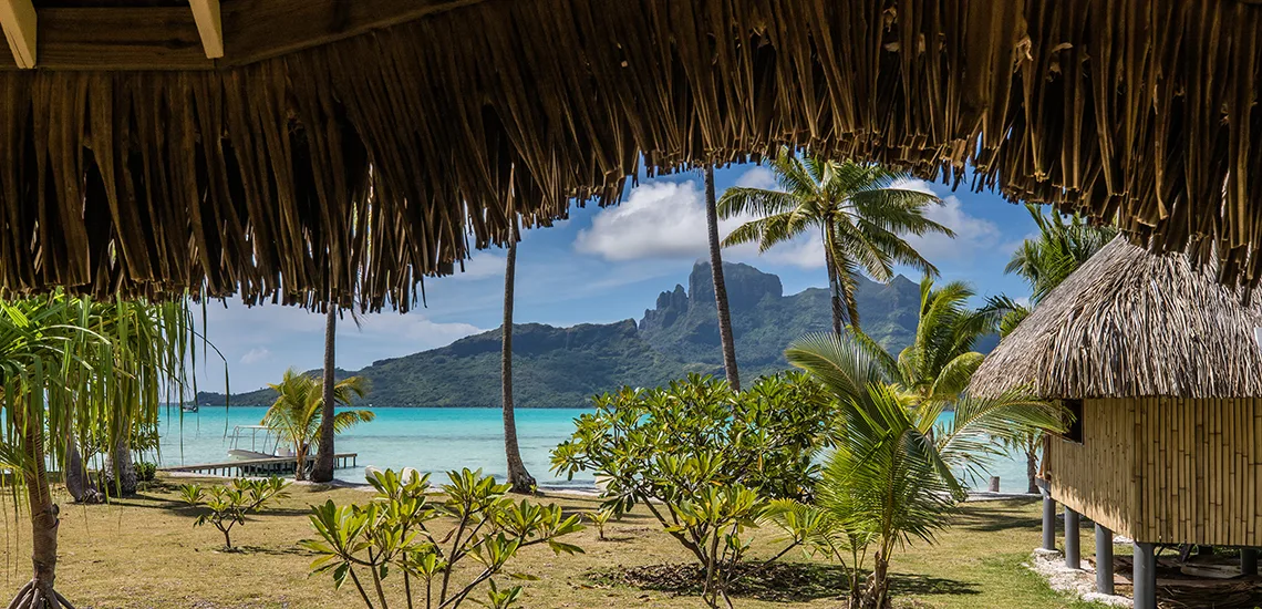 Vista dalla struttura verso la spiaggia e il mare turchese