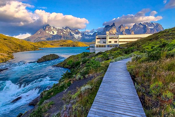 lodge vista lago Pehoé e Torres del Paine Cile, perfetto per viaggio di nozze tra natura