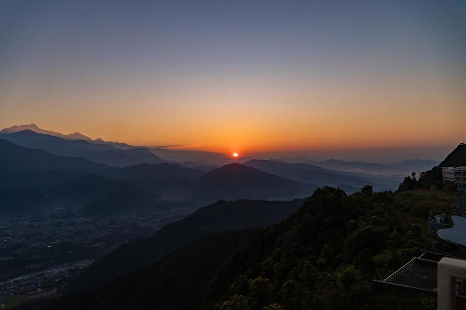 All'alba sull'Himalaya vista dal resort