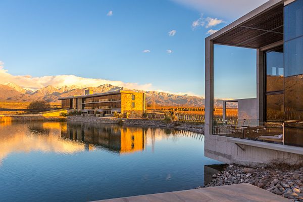 Resort con piscina panoramica tra vigneti e montagne delle Ande, perfetta per honeymoon romantico Argentina