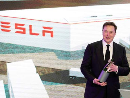 Elon Musk preguntó en Twitter si debía vender parte de sus acciones de Tesla. 