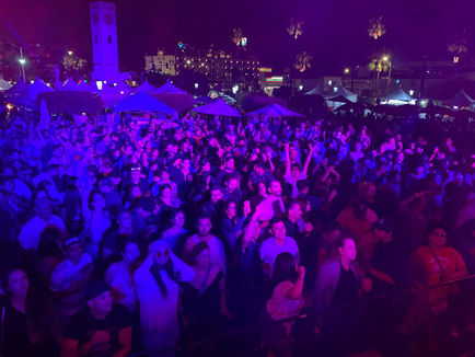 Acuden miles al “Festival de la Margarita” en el Riviera