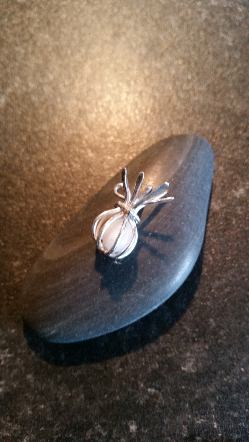 Small poppy seed pod pendant/charm