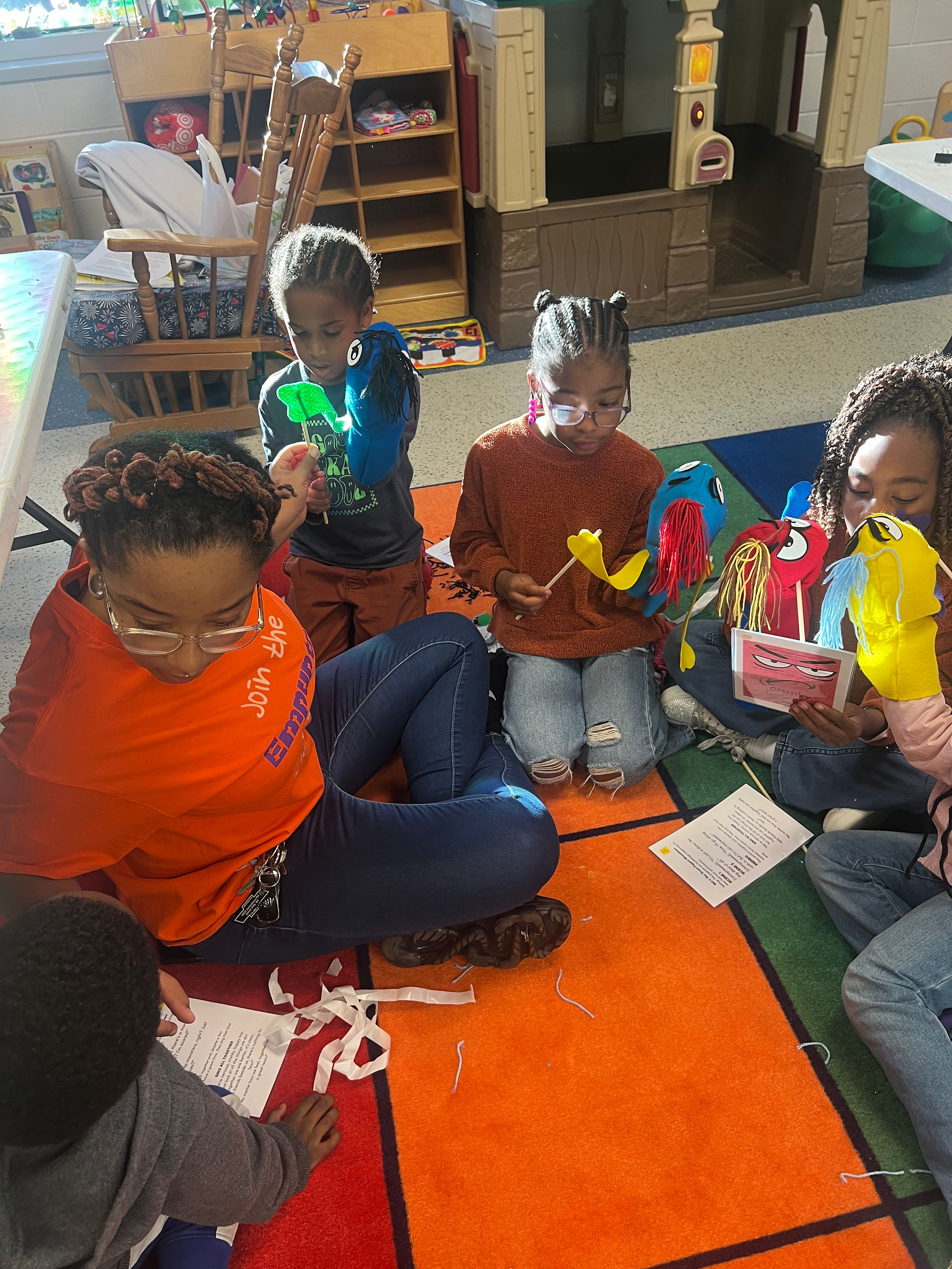 Puppeteer working kids in group
