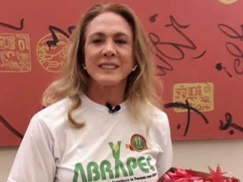 Hortência é a madrinha da Campanha de Natal da ABRAPEC