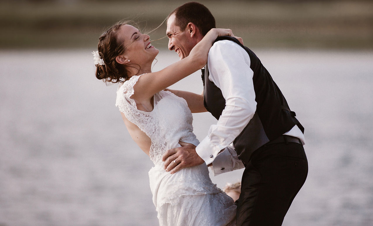 couple de mariés heureux