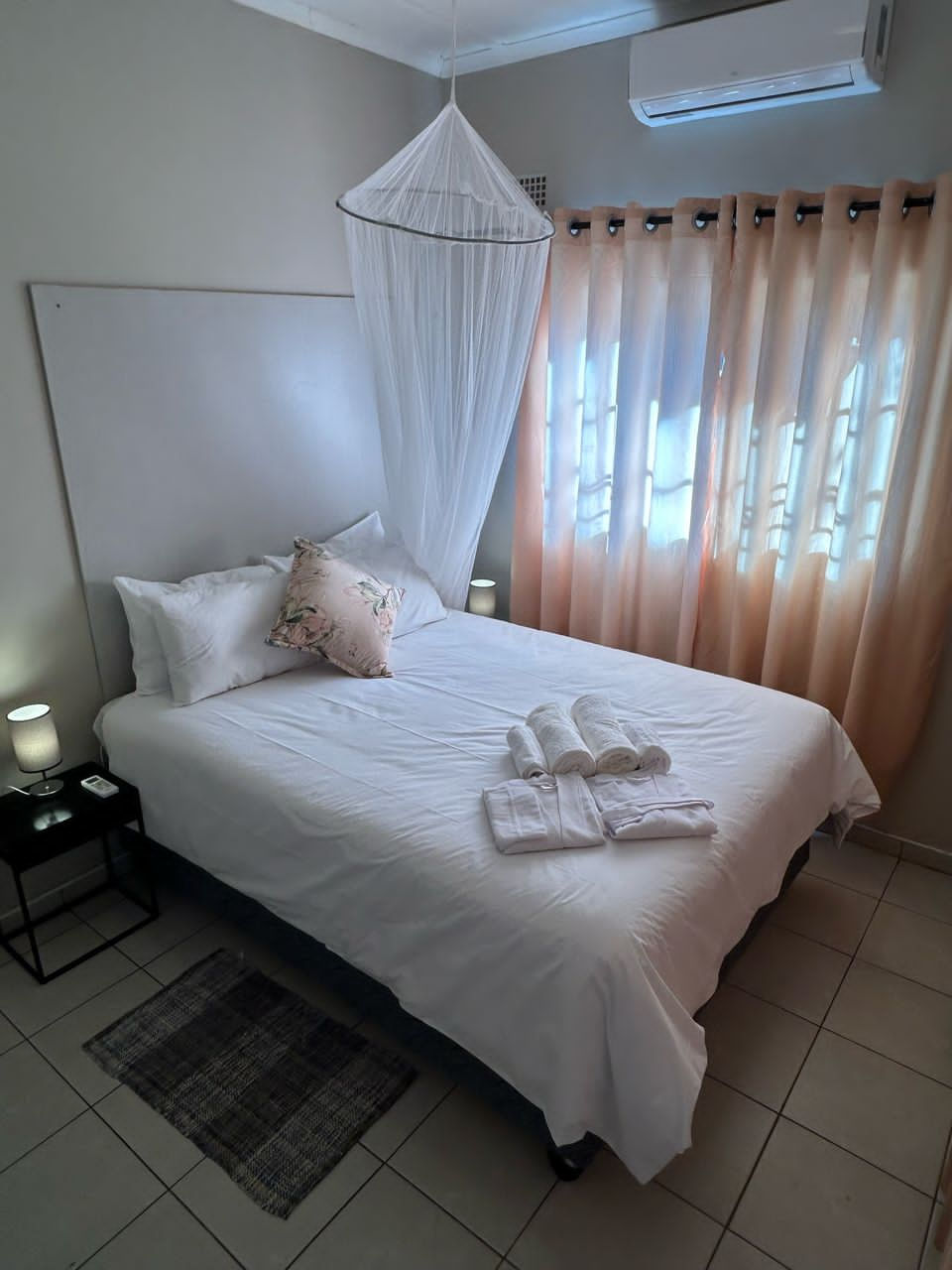 Thumbnail: Hungwe House Victoria Falls