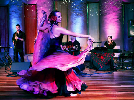 Canto Latino perform with Devi Mamak