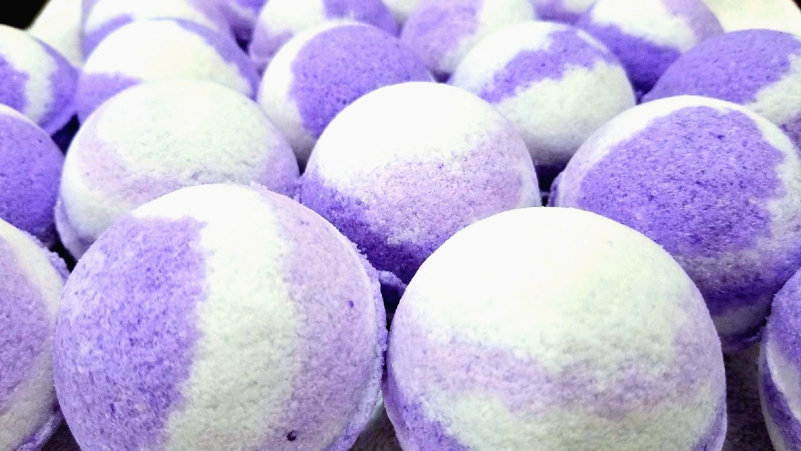 Huckleberry Bath Bomb