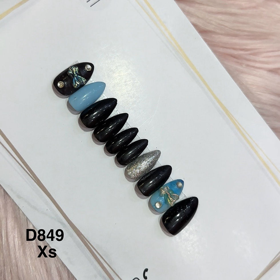 Sky Haze – XS Almond | Set of 10 or 12 Nails