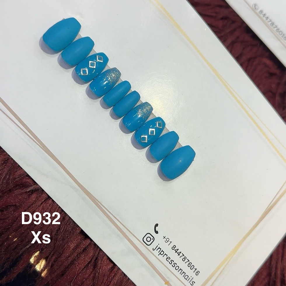 Frosted Sapphire – XS Short Coffin | Set of 10 or 12 Nails