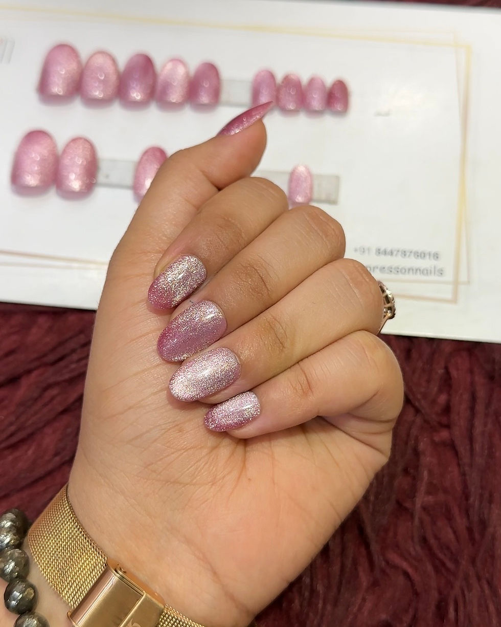 Thumbnail: Rosy Magnet – Short Round | Set of 20 Nails
