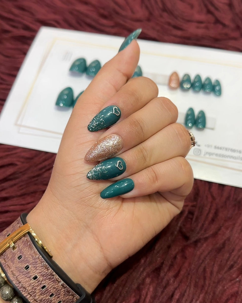 Thumbnail: Jade Gleam – Almond | Set of 24 Nails