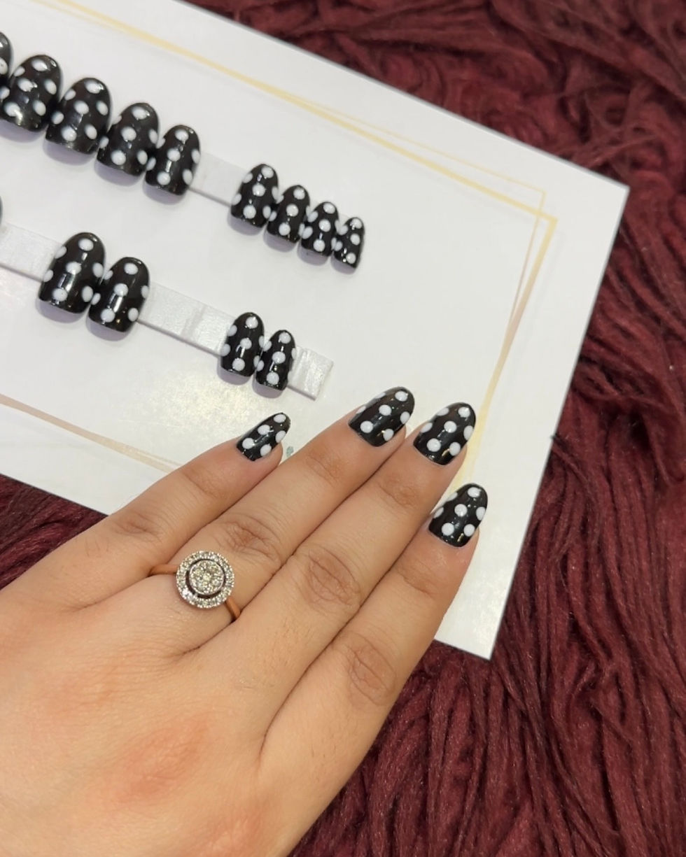 Thumbnail: Midnight Dots – Short Round | Set of 20 Nails