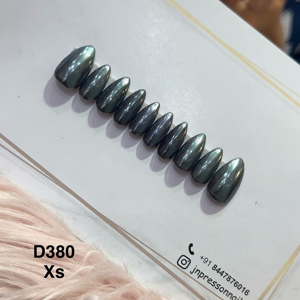 Silver Eclipse – XS Almond | Set of 10 or 12 Nails