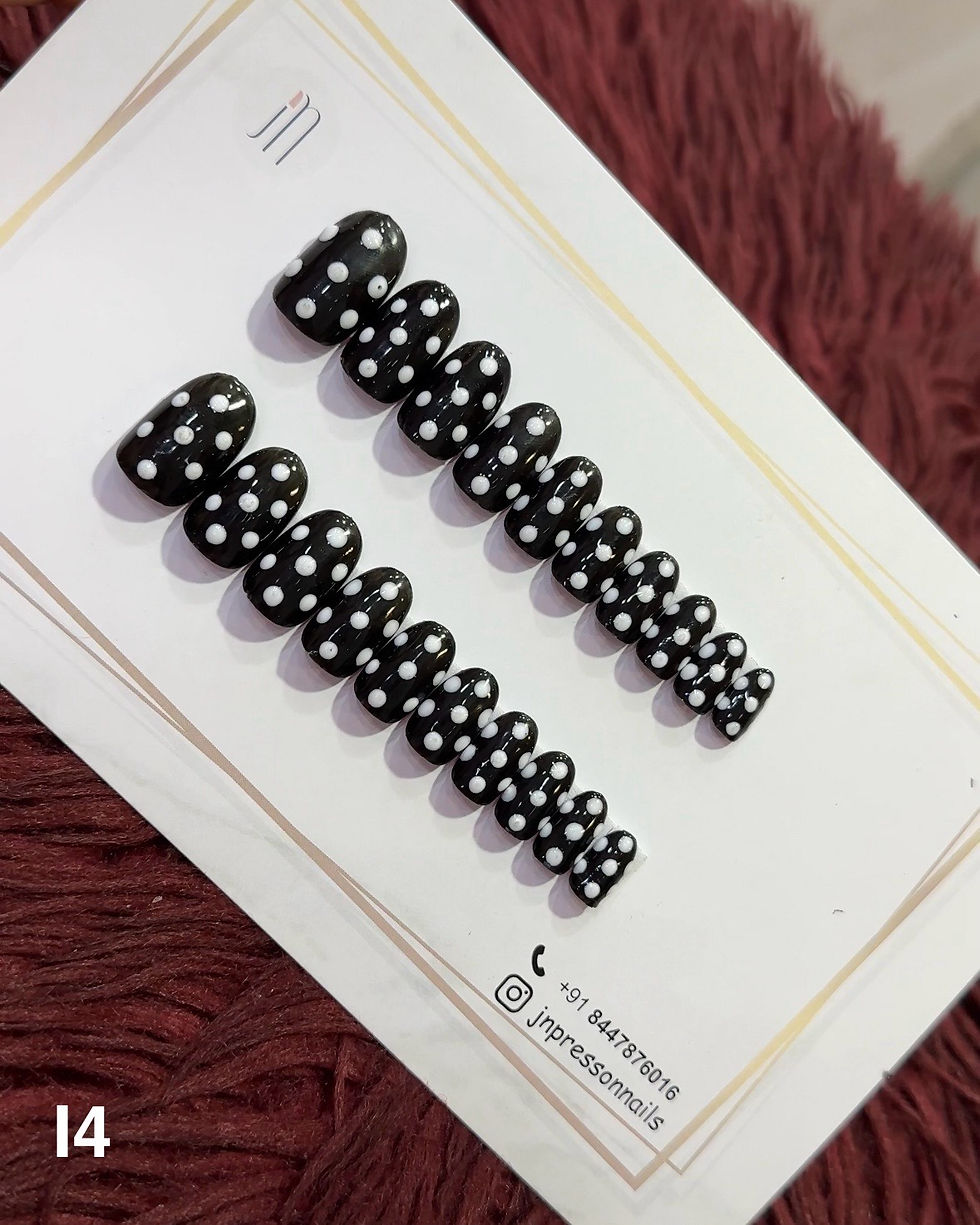 Thumbnail: Midnight Dots – Short Round | Set of 20 Nails