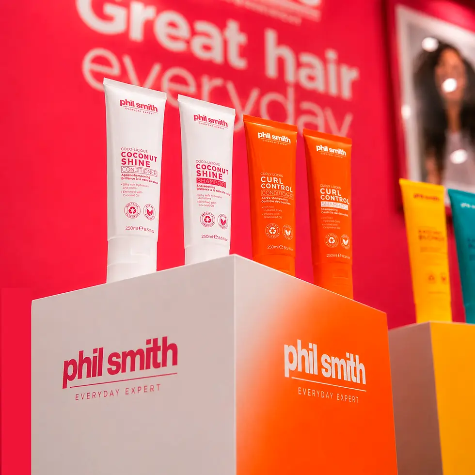 d16-phil-smith-display-stand-everyday-expert-2.webp