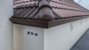 บ้านยังรีโนเวทอยู่ ติดรางน้ำฝนได้ไหม