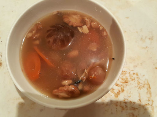 紅蘿蔔冬菇花生合桃烏雞湯 - 明目護眼、益智安神、潤肺養顏、健脾補腎