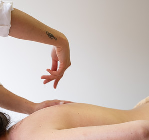 Acrescentar Bem-estar Massagem Reiki .jpg