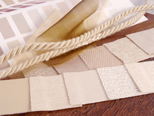 échantillons tissus, bois et teintes de peinture