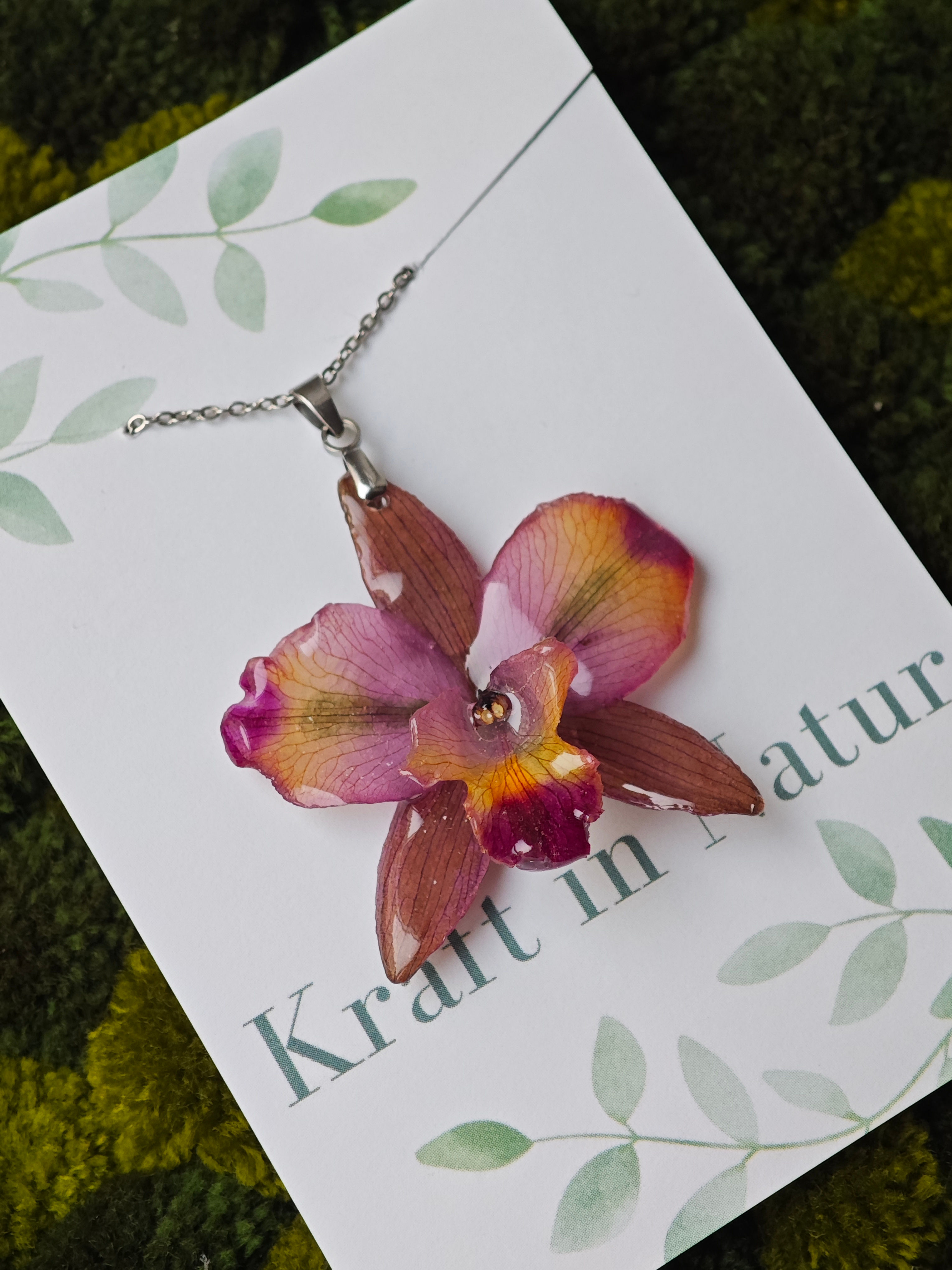 Dust pink Cattaleya Orchid necklace 