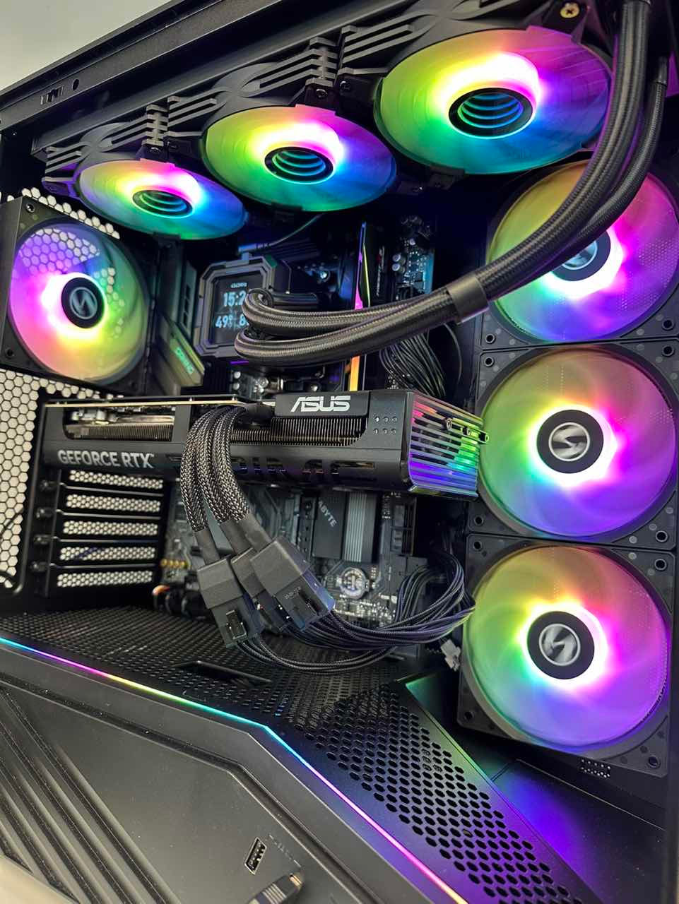 Thumbnail: Ryzen 7 9800X3D/32GB RAM/1TB SSD/RTX 5080 16GB