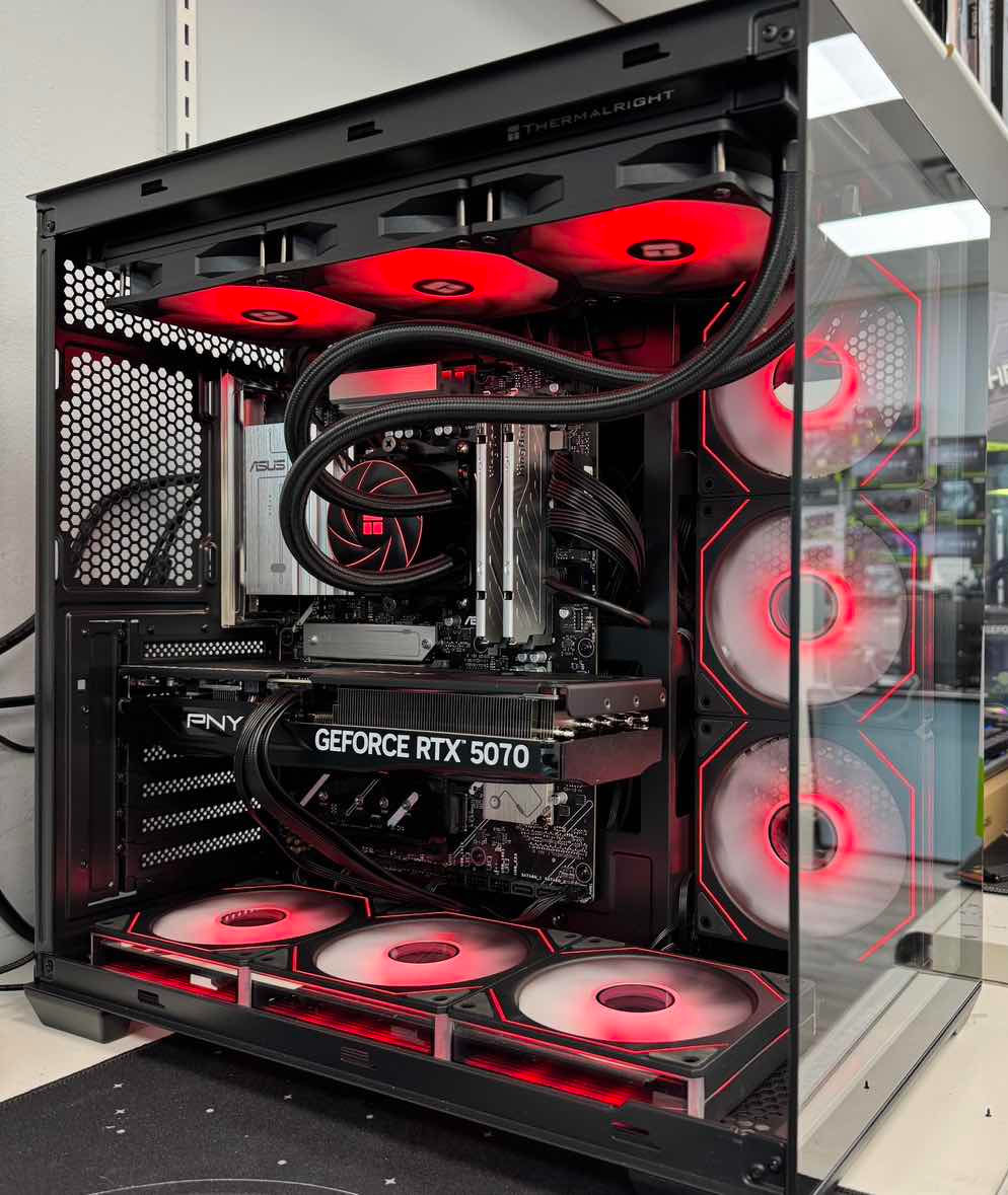 Ryzen 7 9800X3D/32GB RAM/1TB SSD/RTX 5070