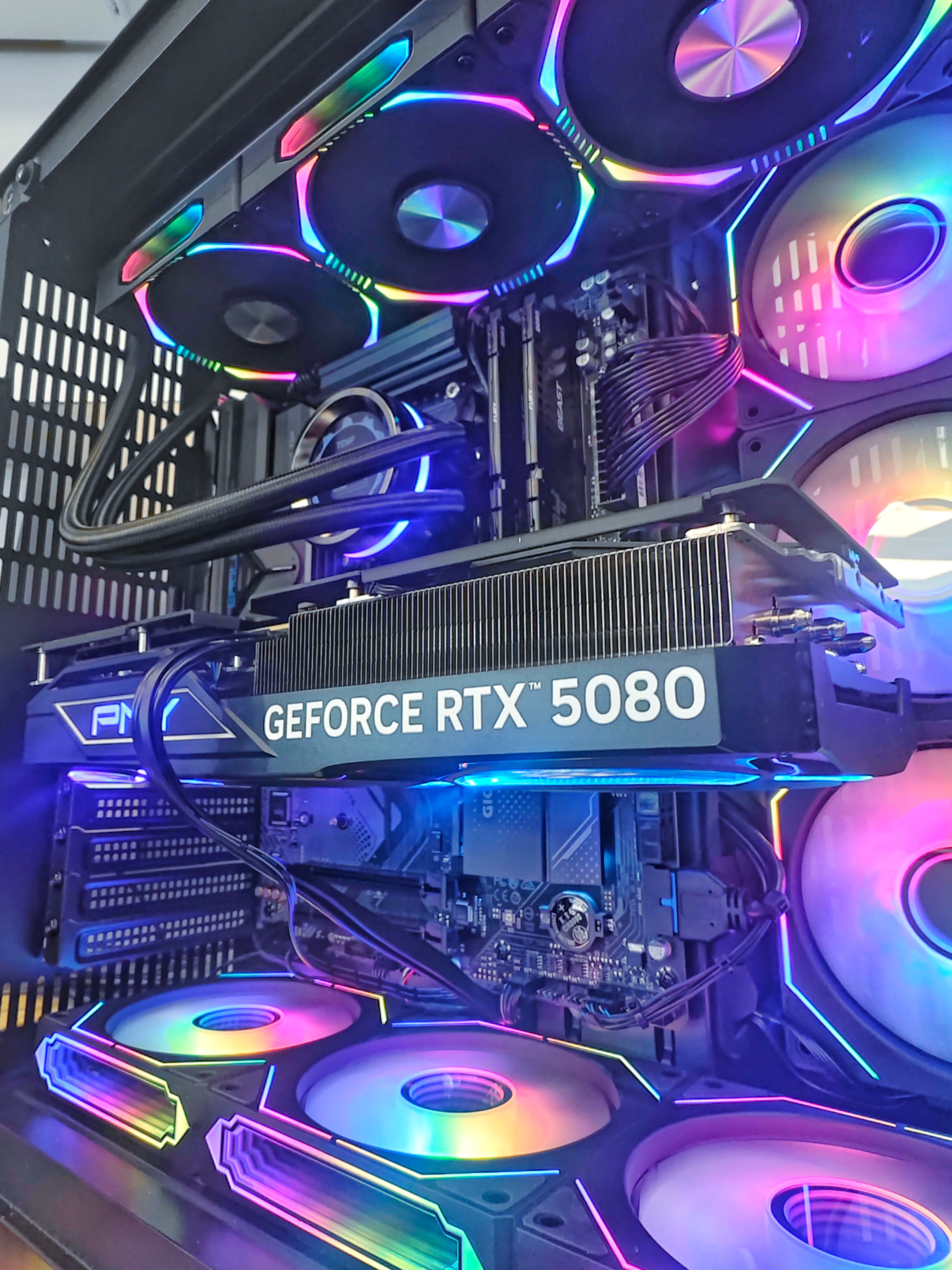 Ryzen 7 9800X3D/32GB RAM/1TB SSD/RTX 5080 16GB