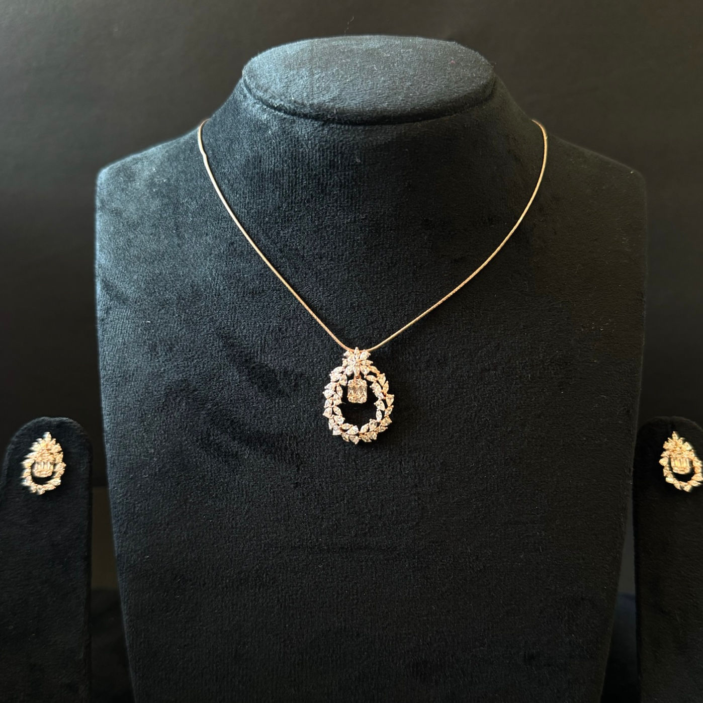 Belle Rose Gold-Plated Silver Pendant Set ( with earrings )