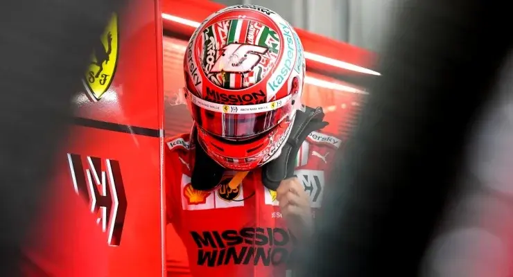 Miniature : Casque Collection F1 1:5 Ferrari Charles Leclerc 2021 Spécial Italie