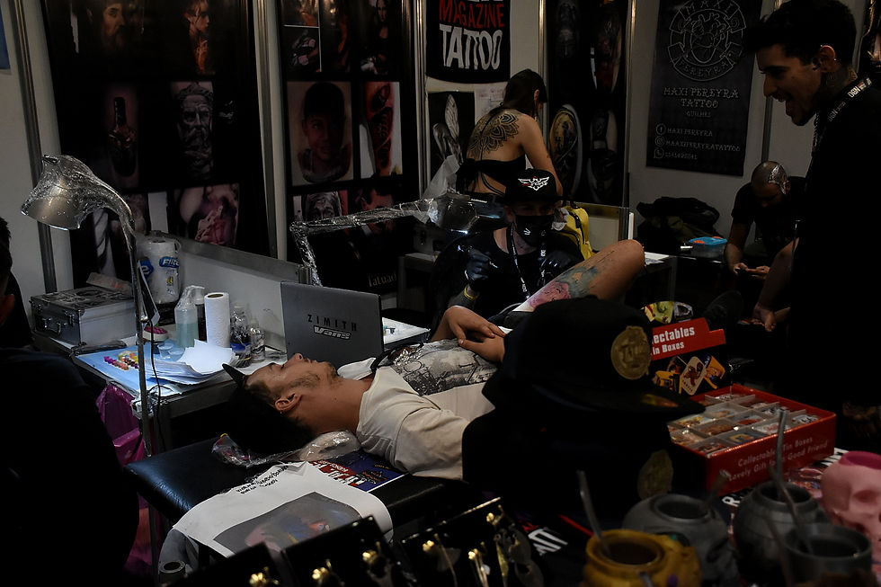 tatuando.jpg