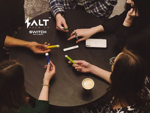 What is the case of the Salt Switch disposable e-cigarette made of?