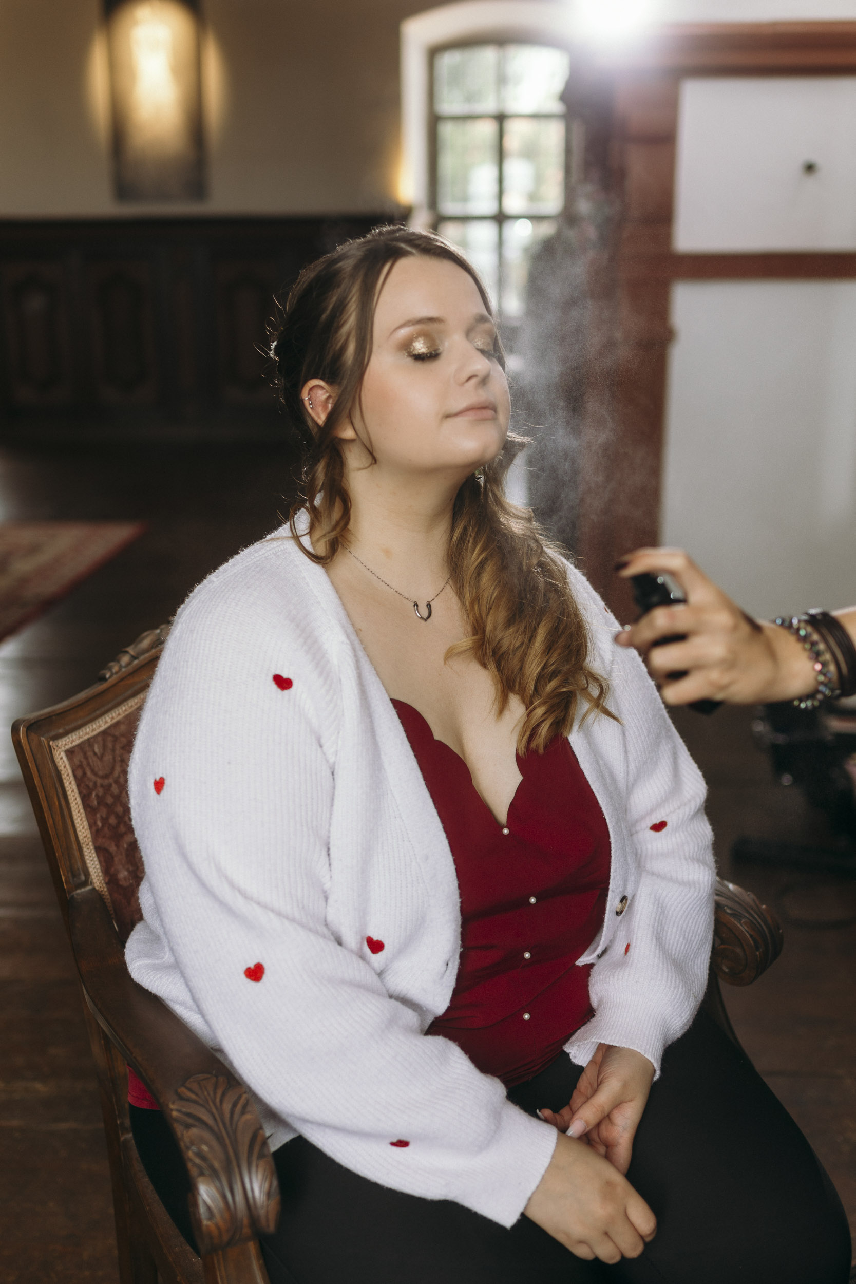 Brautstyling, Haare Hochzeit, Walkershofen, Schloss Walkershofen, Hochzeitsfrisur, Makeup, Braut, Styling