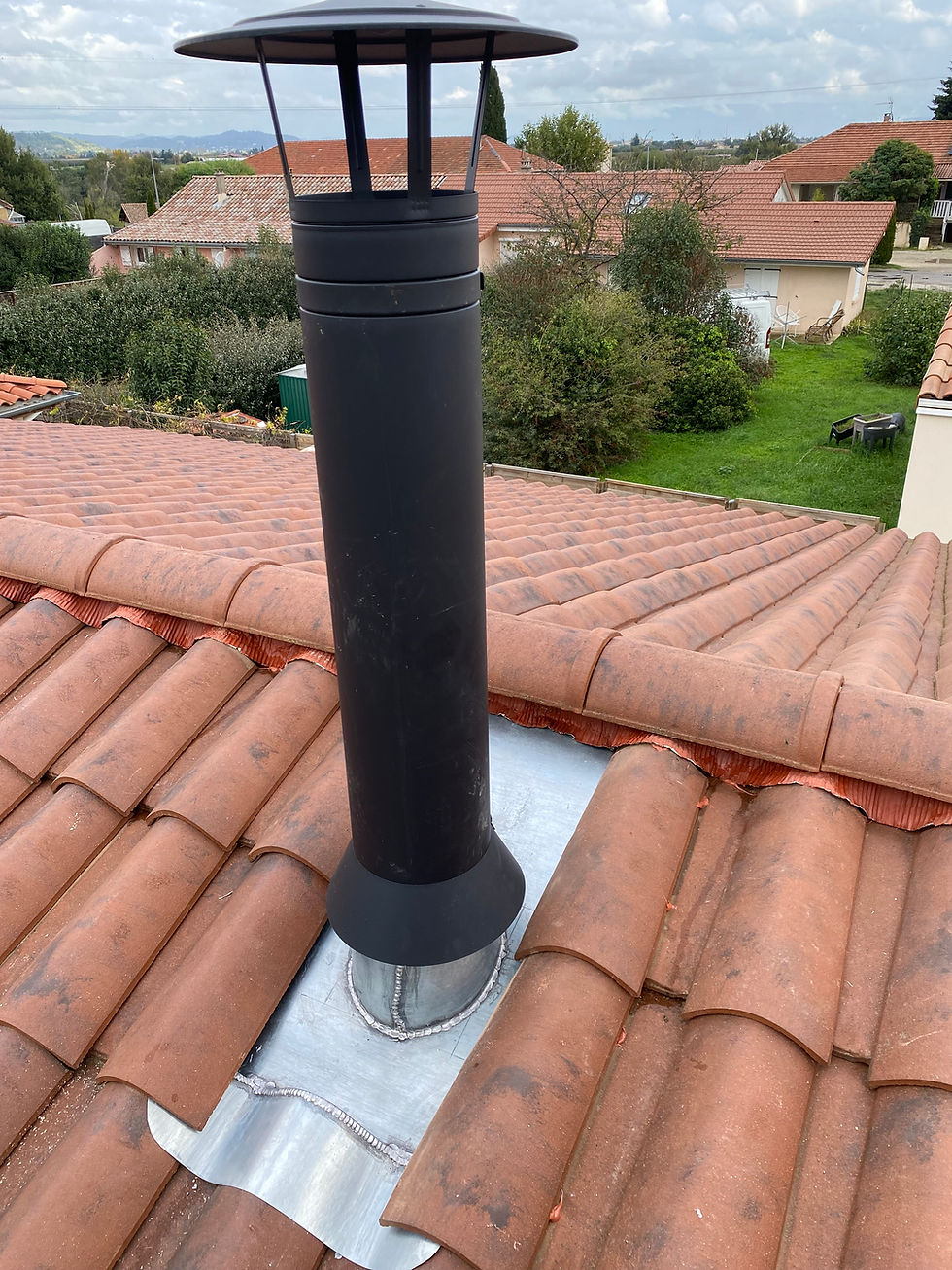 Pose de toiture tuiles plates par artisan couvreur zingueur à Toulaud