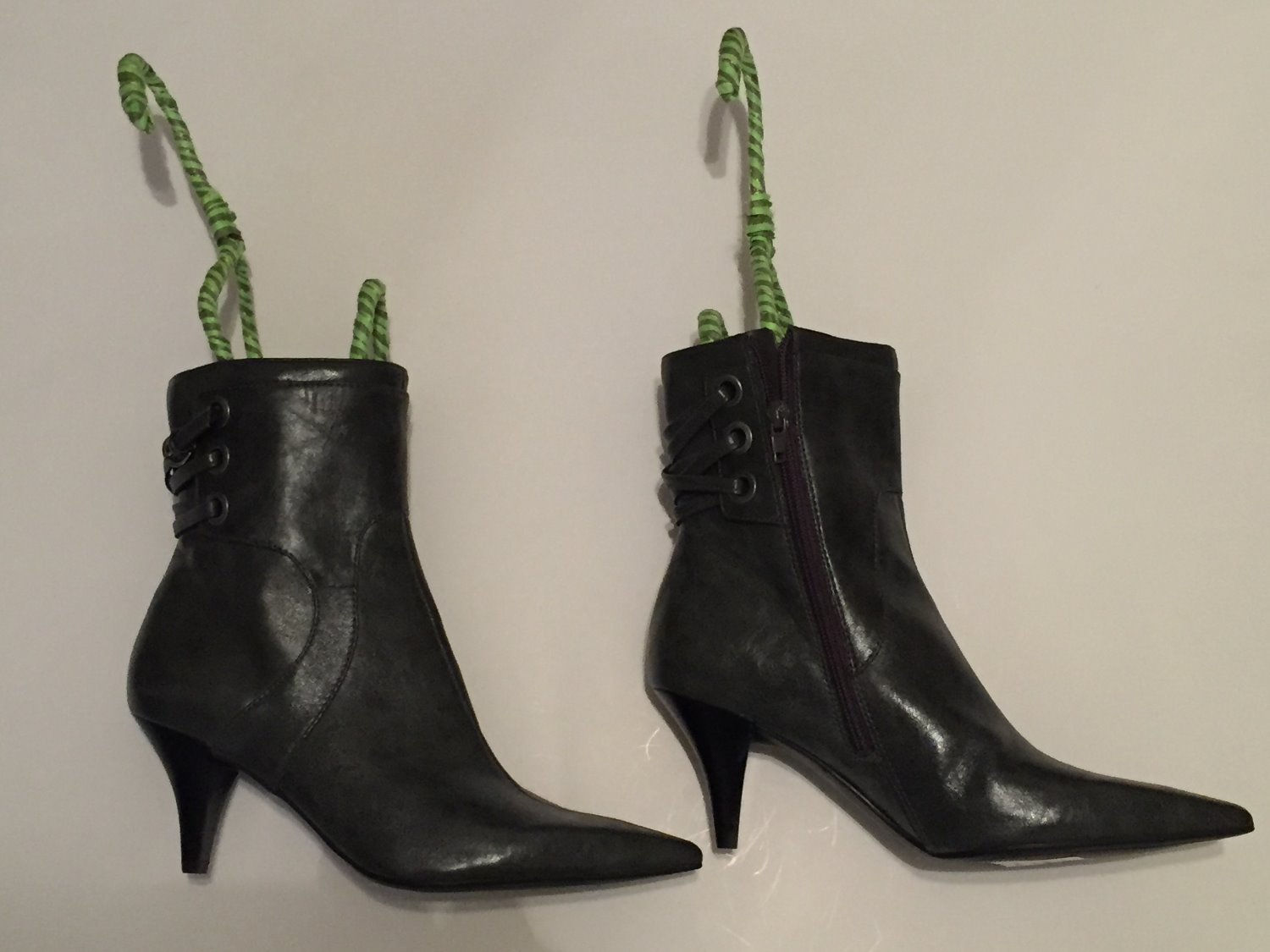 Visible Bendable Boot Hanger