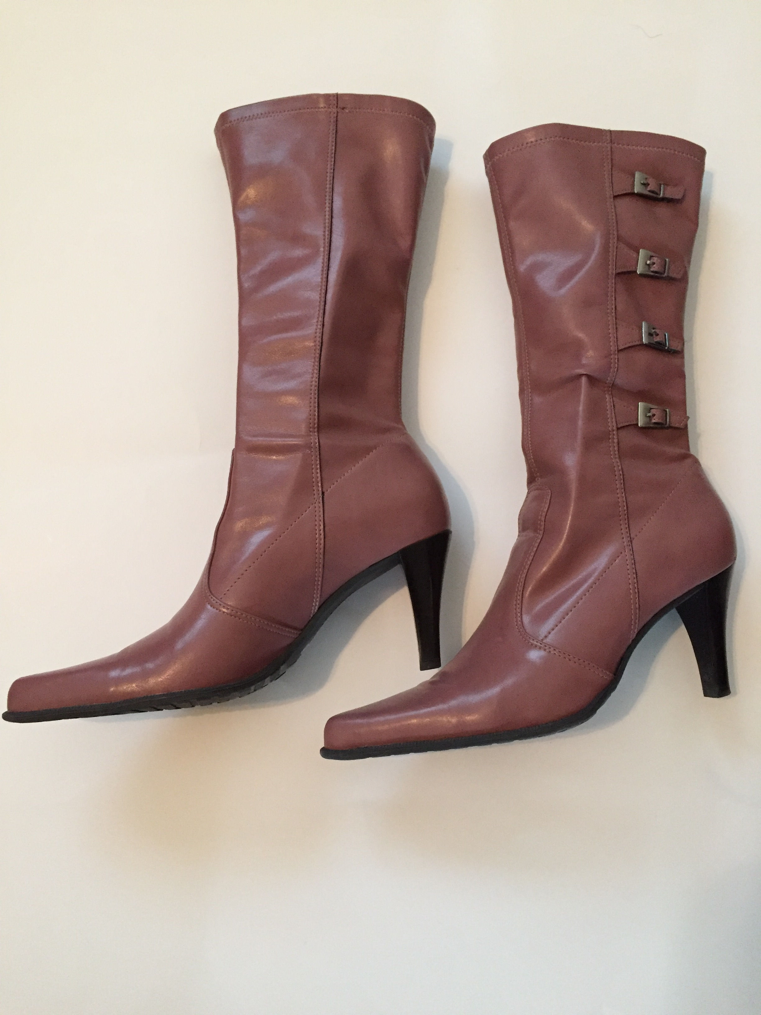 Nine West-Color Mauve Size 7 1/2 "GOOD AS NEW"