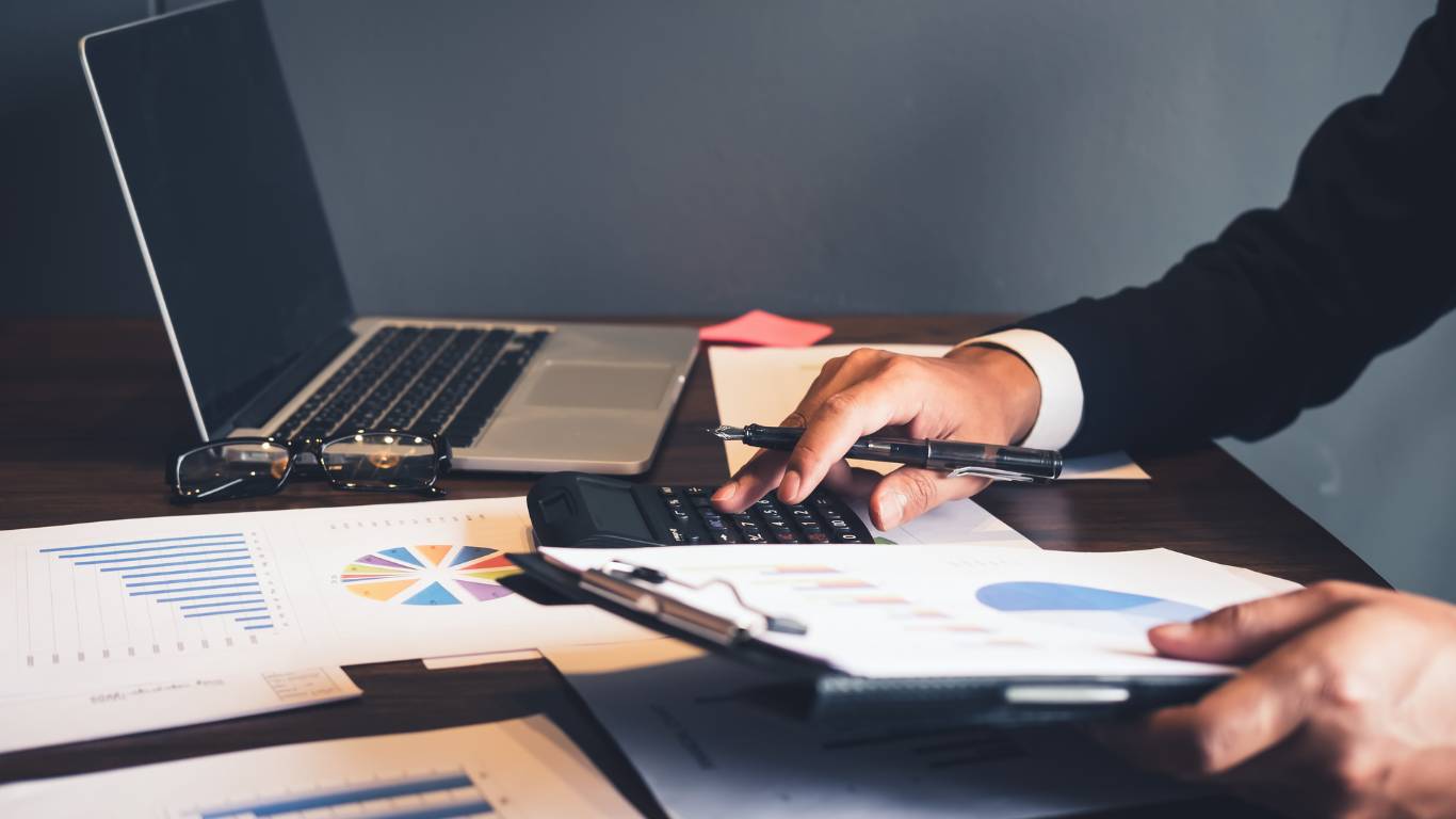 Technical management, budgets and schedules